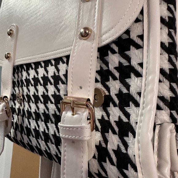 Backpack - Picture 3 of 10